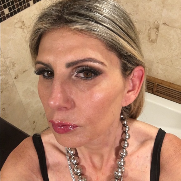 Meet your Posher, Rina - Picture 1 of 1